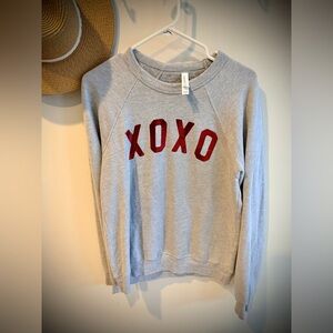 ♥️ 256 Bella canvas small Valentine’s Day hugs kisses x o sweatshirt grey